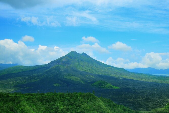 Kintamani Lake & Volcano Tour - Mas turns wood into a cultural stop