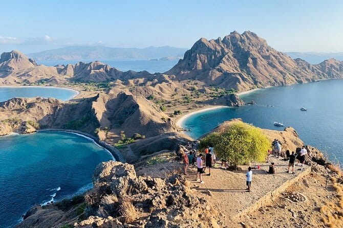 Komodo Islands with Speedboat in Labuhan Bajo - Pulau Siaba Besar: calm water and possible turtles