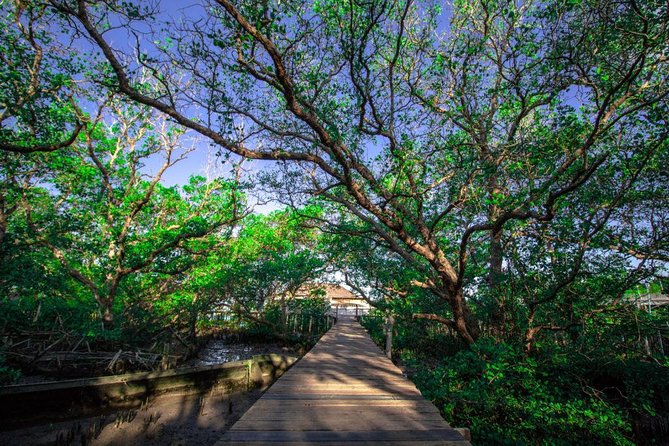Kuta Beach eBike Private Tour - A Food-Focused Stop Near the Satria Gatotkaca Statue