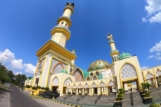 Lombok City Tour combination With Temple Tour - The Islamic Center Mosque and modern Mataram