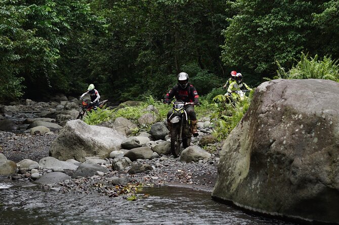 Lombok Off Road Dirt Biking and Enduro Trails Adventure - Air Terjun Segenter Pengkoaq, a proper break after the ride