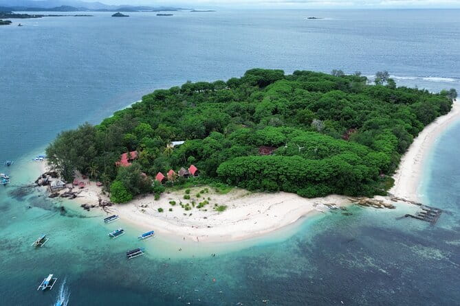 Lombok Private Tour-Car Hire With Full day Customize Trip - Sade and Sukarara: two different looks at Sasak life