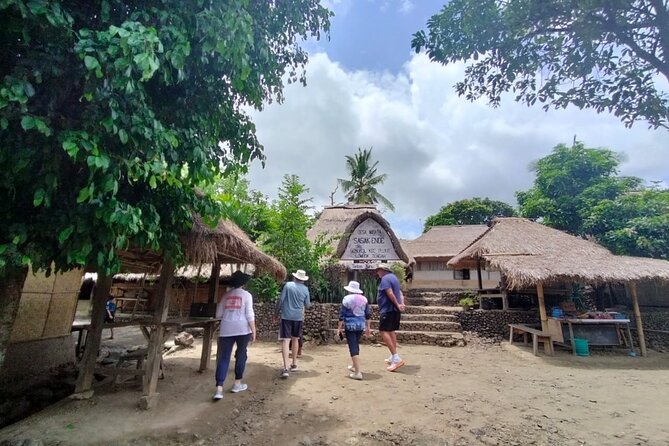 Lombok Tour For Cruise Passangers - Lunch at a local restaurant