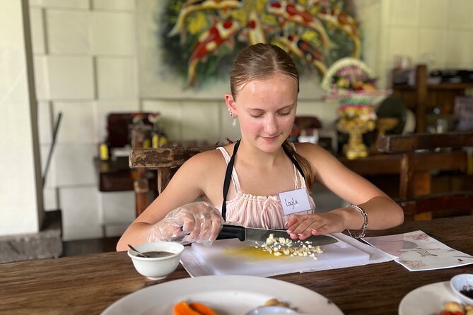 Mufu Rendang Cooking Class Kuta - Working through rendang, ayam betutu, and sate lilit