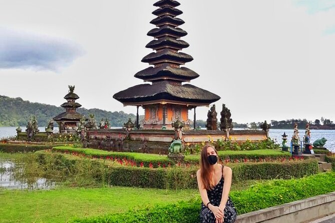 North Bali: Sekumpul Waterfalls and Ulun Danu Temple Tour - Guides and service: a strong point, with one important distinction