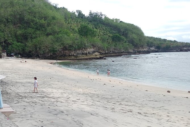 Nusa Penida East And West Full Day Private Guided Tour - Lunch at Happy Cafe Penida