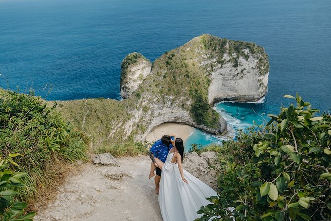 ️ Nusa Penida Instagram Tour: The Most Famous Spots (Private All-Inclusive) - Atuh Beach and the rock arch offshore