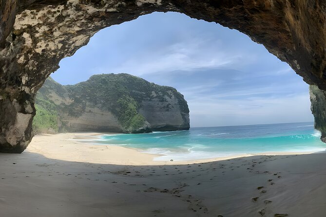 Nusa Penida Island Beach Tours with Snorkeling From Bali - Crystal Bay: an easy-to-reach snorkeling stop