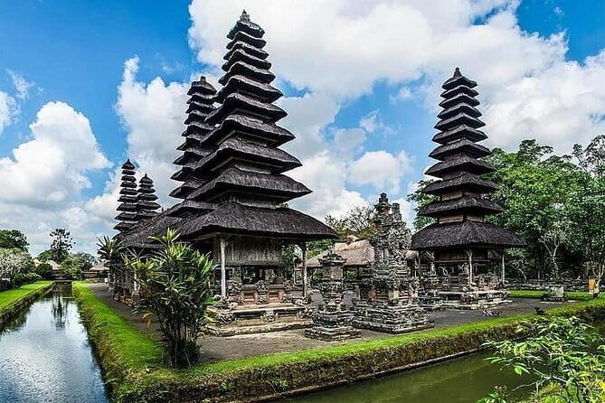 Nusa Penida Private Full Day West Island Tour From Bali - Lunch, local guiding, and the value of a private car