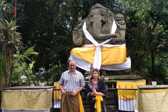 One Day Trip : Bogor Highland Waterfall Tour With Lunch - Lunch breaks up the nine-hour schedule