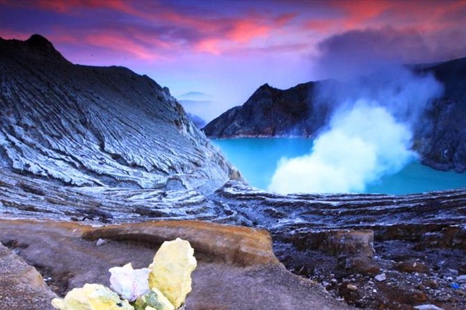 Overnight Mount Ijen Blue Fire Trek Tour From Bali (Private-All Inclusive) - Day one begins at Ulun Danu Beratan Temple