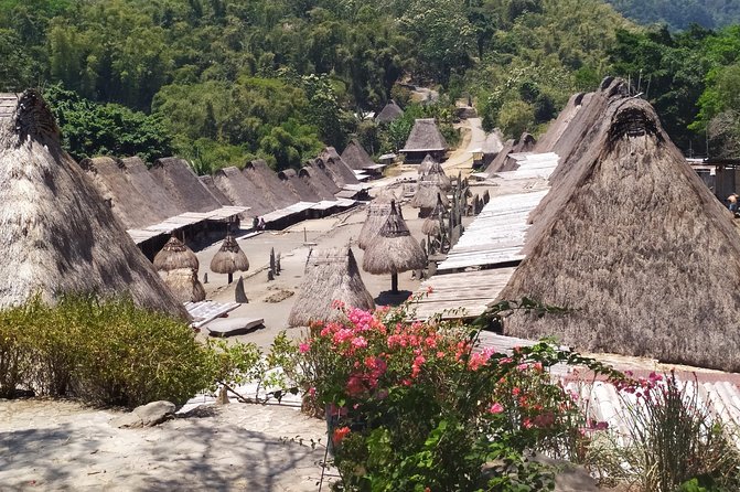 Pauls Flores Tour Labuan Bajo to Ende Flores Land Tour inland by Car 6 Days - Day 4: A full boat day in Riung 17 Island Marine Park