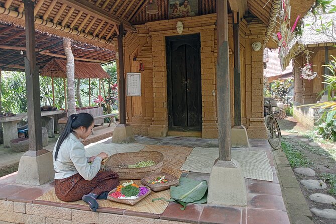 Penglipuran Village Waterfall Swing Private Guided Tour - Lunch at Warung Pande Egi in Gianyar