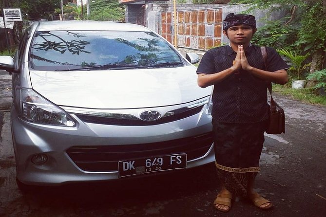 Private arrival transfer : Bali, Ngurah Rai Denpasar Airport to Ubud area - Finding your name sign at the arrival gate
