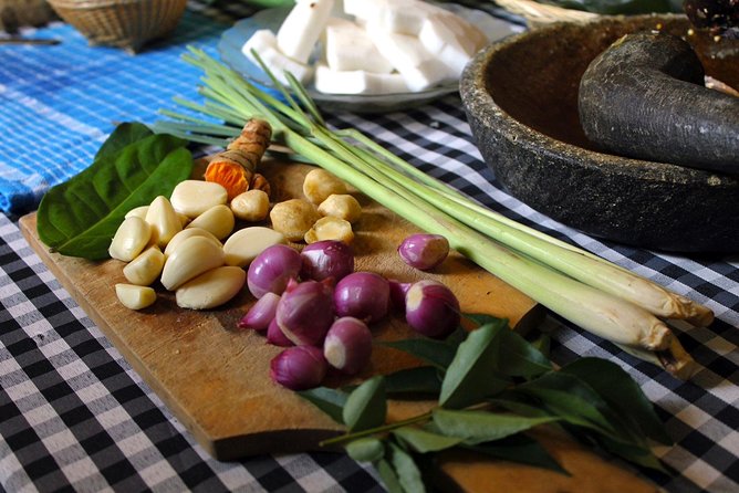 PRIVATE Authentic Balinese Cooking Class in Ubud at Putu's Home - The meal: five dishes, family rice, and local drinks