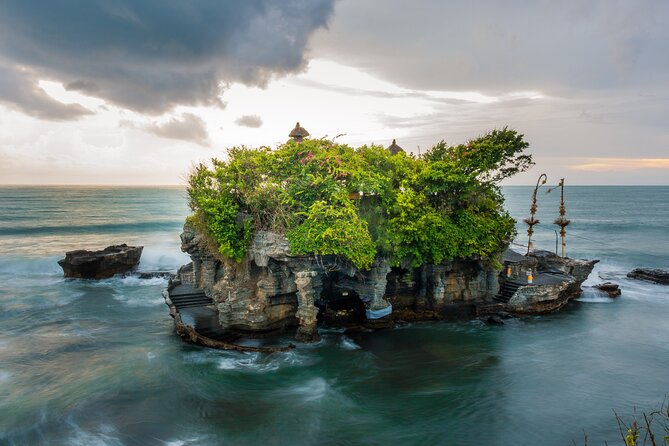 Private Full-Day Handara, Ulun Danu, Jatiluwih and Tanah Lot Tour - Handara Gate and the first mountain photographs