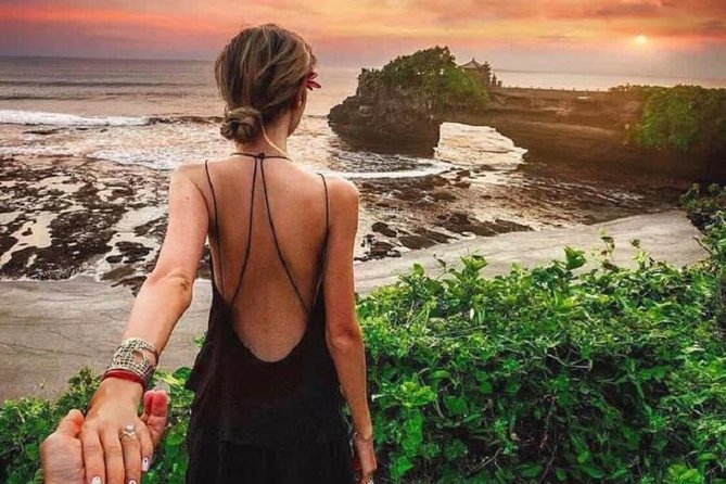 Private Full-Day Tour Jatiluwih Rice Terrace and Tanah Lot Temple - Tanah Lot Temple beside the sea