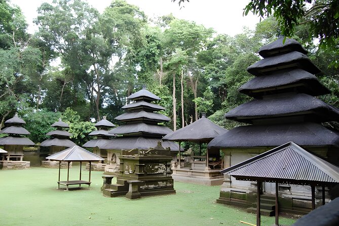 Private Full-Day Tour: Tanah Lot and Uluwatu Temple Tour - Jimbaran Bay closes the tour with dinner