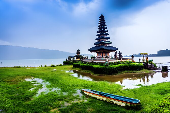 Private Full-Day Tour: Ulun Danu Beratan Temple, Jatiluwih and Tanah Lot Temple - Coffee, beekeeping, and the commercial side of Bali