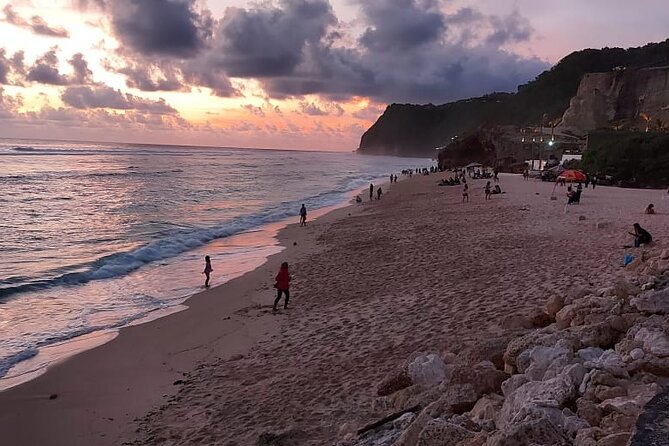 Private Half-Day Beach and Shopping Tour in Kuta - Melasti Beach: one hour at Ungasan’s coast