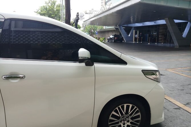 Private Hotel Transfer Service to Airport Jakarta - Communication through WhatsApp