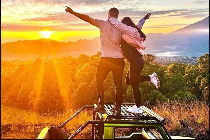 Private Mount Batur Jeep Sunrise all inclusive - Watching sunrise above Lake Batur