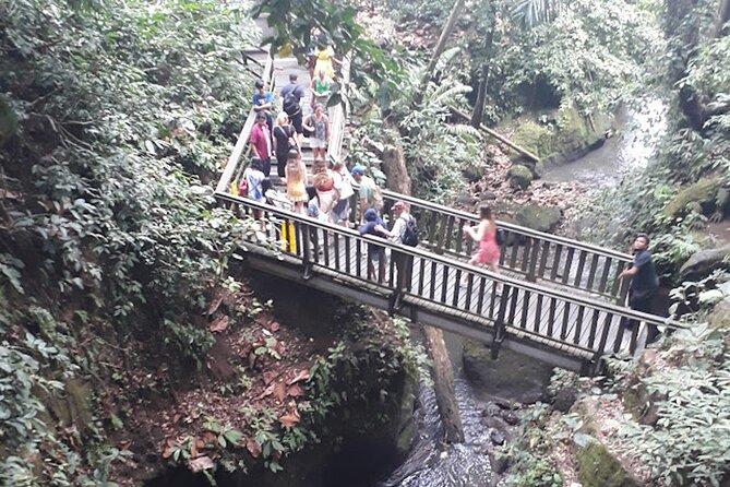 Private tour in Ubud country side - Cooling off at Tegenungan Waterfall