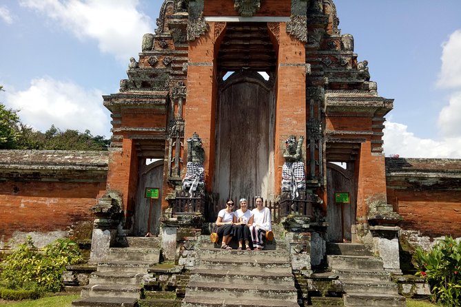 Private Tour: Leke-Leke Waterfall, Handara gate & Iconic Temples - Ulun Danu Beratan and the lake setting