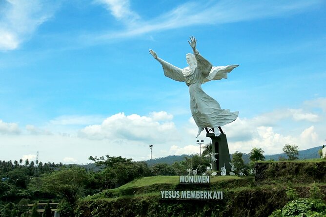 Private tour of Manado and Tomohon including lunch and driver - Key points at a glance