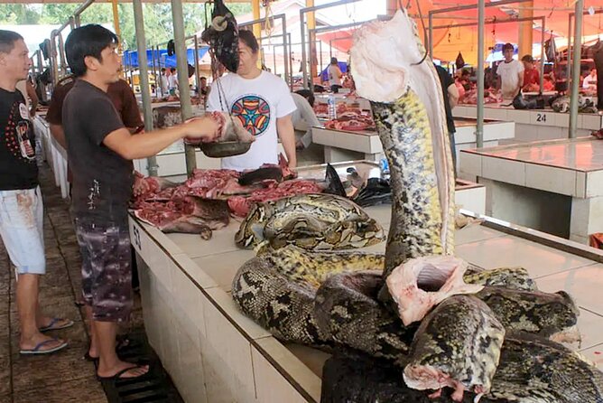Private tour of Manado and Tomohon including lunch and driver - Lunch keeps the practical side simple