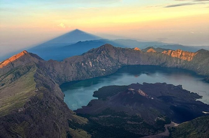 Rinjani Summit 2 days 1 night - The guides and porters are part of the value