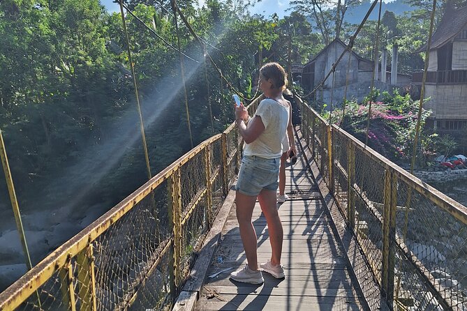 Sidemen Trekking: A Walk from a Different Perspective - A gentle walk that still demands balance