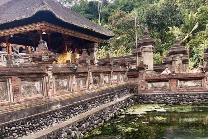 Skip the Line Tirta Empul Temple Entrance Ticket All Inclusive - Why the guide can make or break the visit