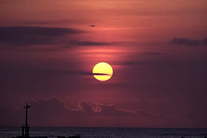 South Bali Beach Tour, Uluwatu Sunset Kecak Fire Dance & Seafood Barbeque Dinner - Padang Padang Beach: one hour on white sand