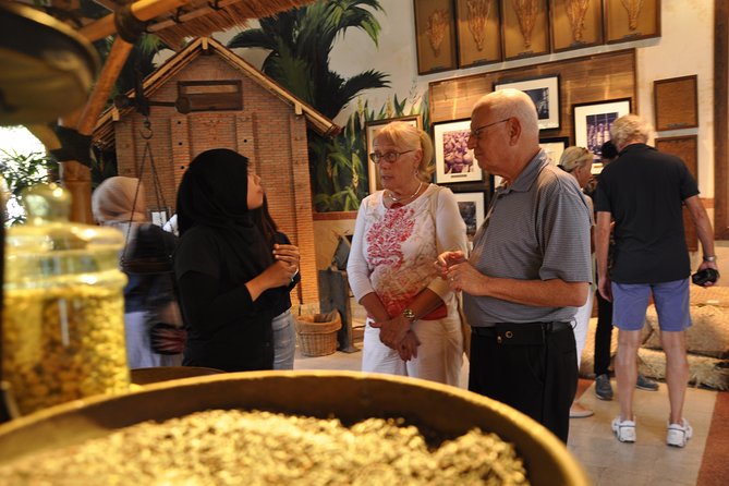 Surabaya Private Tour - Heroes Monument and the November 10 Museum