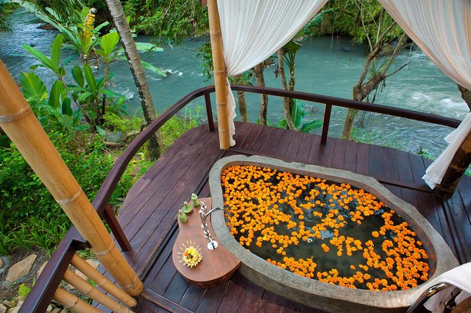Tanah Lot Sunset and Spa Tour from Bali - Why Tanah Lot works so well at sunset