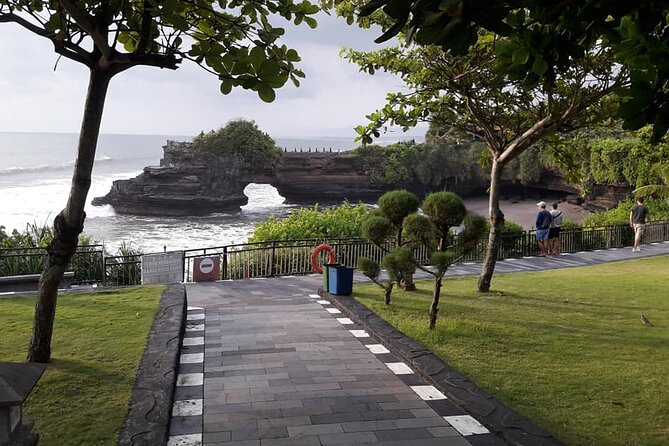 Tanah Lot Tour & North Bali Tour : All-Inclusive Best Experience - Ulun Danu Beratan beside Lake Bratan