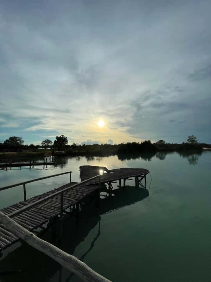 Teluk Sebong: Bintan Desert and Blue Lake Trip - What the driver adds to the experience