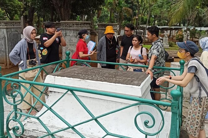 The Secret Society of Batavia - Walking Tour - Taman Prasasti Museum and the symbols in stone