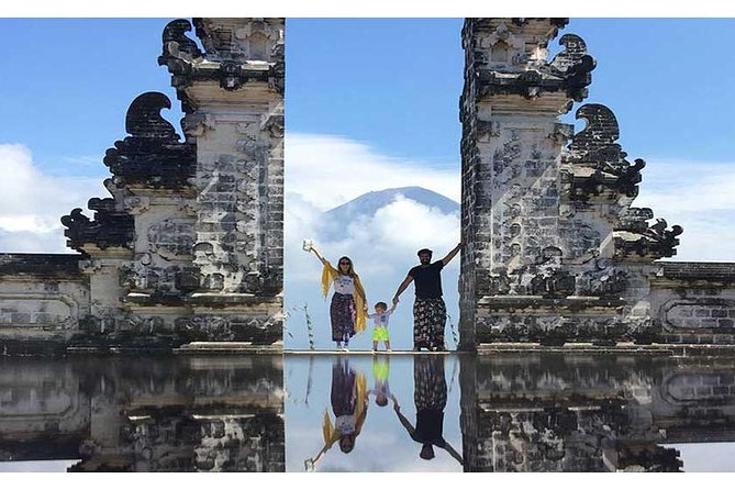 Tour Gate of Heaven at Lempuyang Temple - Blue Lagoon Snorkeling with lunch - Lunch at Topi Inn