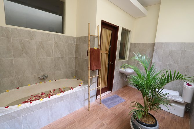 Traditional Bali Massage 90 minutes at Nusa Dua Bali - Is $41 Per Person Good Value?