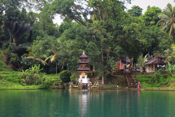Traditional Balinese Cooking Class with Ubud Tour - Changing into Balinese clothing