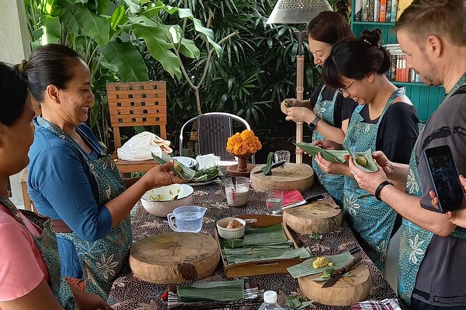 Traditional Tempeh Making & Cooking Balinese Cuisine - Meeting Ayu and Ngurah at Canang Sari Homestay