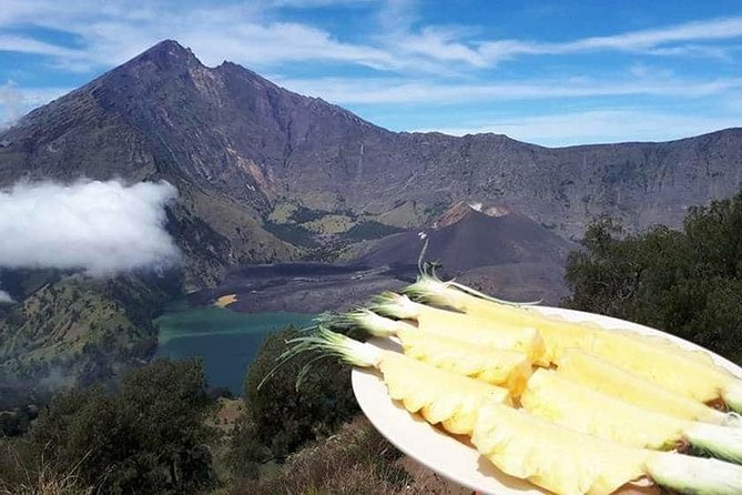 Trekking Rinjani Volcano To Crater Rim Senaru 2D-1N Private - Syam Trekker - The long climb to Post 3 and lunch