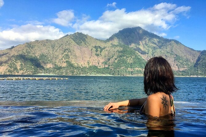 Trunyan Cemetery, Hot Spring, Penglipuran Village, and Waterfall Tour - Tibumana Waterfall and the final change of pace