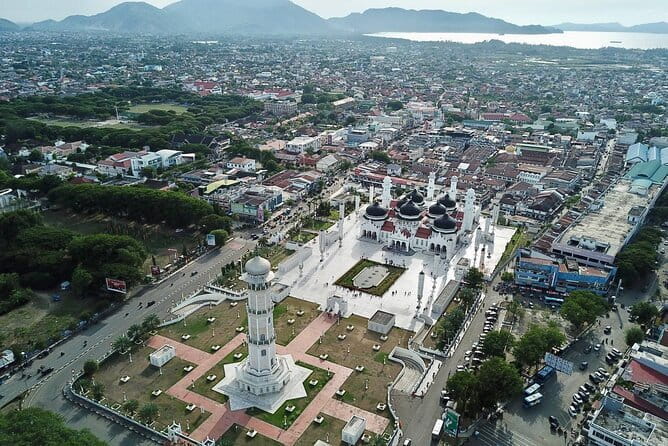 Tsunami Museum and Affected Areas Tour of Banda Aceh - Lunch, snacks, and the middle of a long day