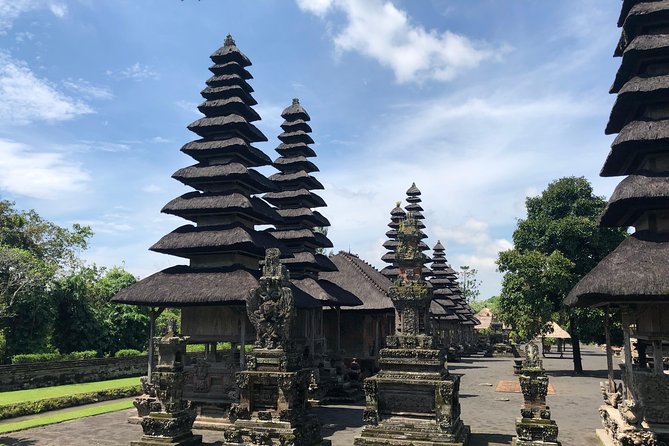 Ubud Experience ; Swing, Waterfalls, Art Market, Rice Terrace - One hour at the Ubud Traditional Art Market
