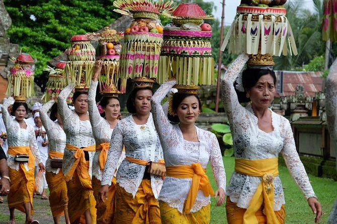 Ubud Private Tours with Jungle Swing Experience - all inclusive - Puseh Batuan Temple in 30 minutes