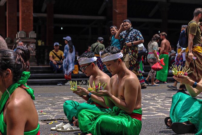 Ubud Tour - Balinese Healing By Shaman And Self Purification - Celuk Village: watch silver become a craft