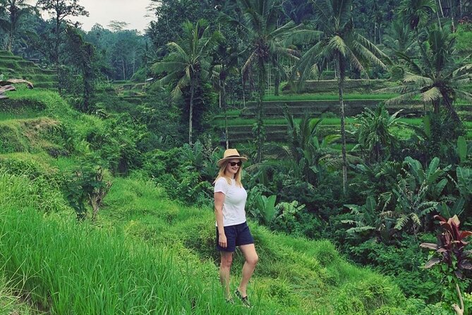 Ubud Tour - Ubud Highlight - Private Tour All inclusive - Sacred Monkey Forest Sanctuary: animals, trees, and temple space